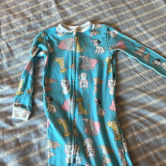 Disney baby 101 Dalmatians footer pajama set. 24m - Picture 2 of 10